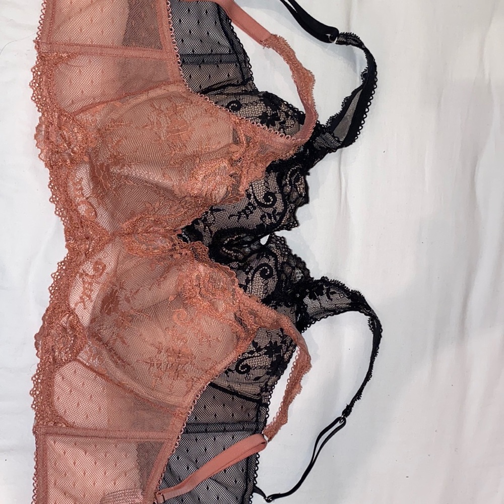 EUC Lot of 2 32DD Dream Angels Bras